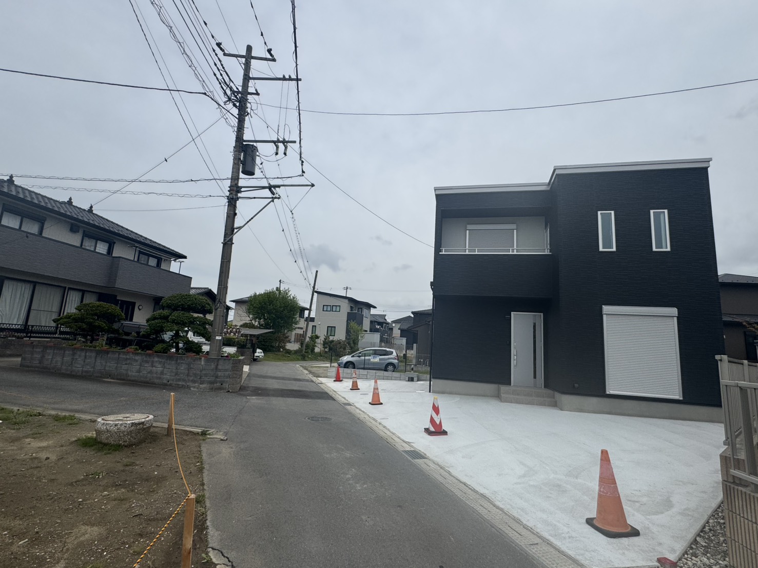 外観　前面道路